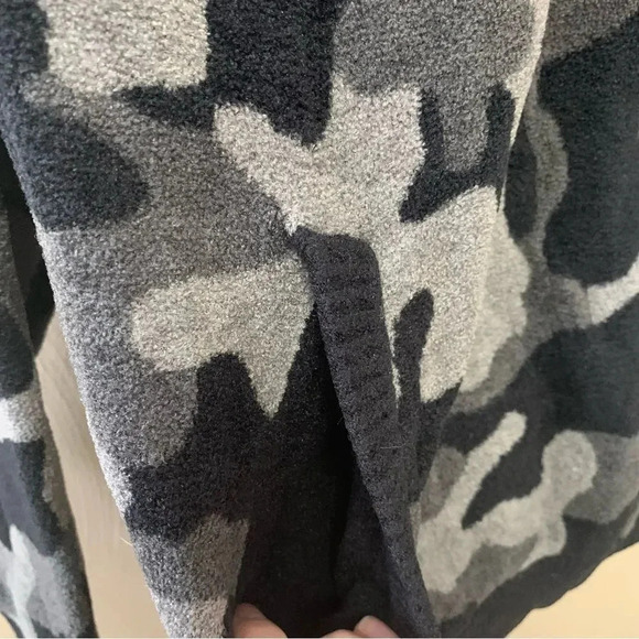 Barefoot Dreams CozyChic Ultra Lite Camo Zip-Up Bomber Size Small - Picture 6 of 10